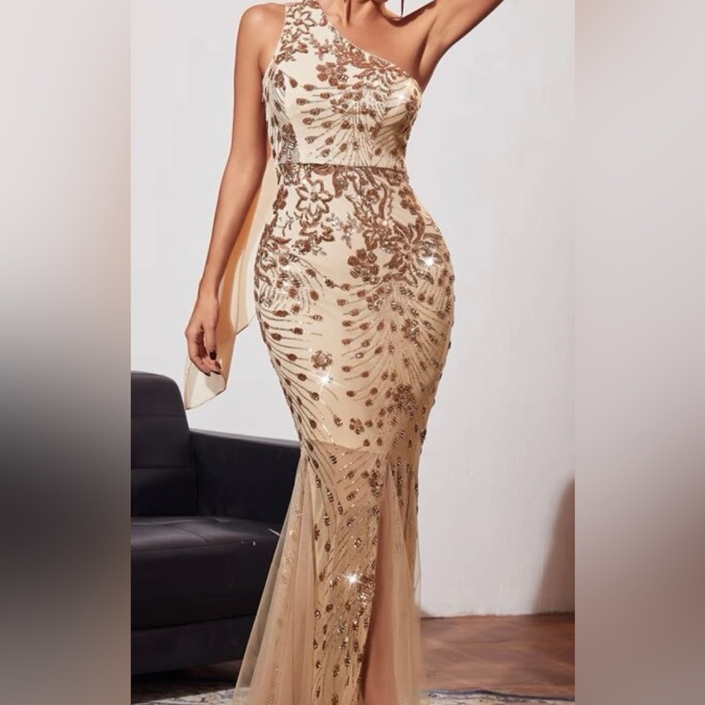 ✨✨✨✨ Beautiful rose gold sequin gown ✨✨✨✨